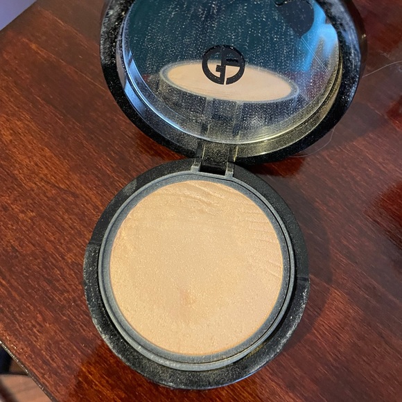 GIORGIO ARMANI Beauty Luminous Silk Powder Shade 3